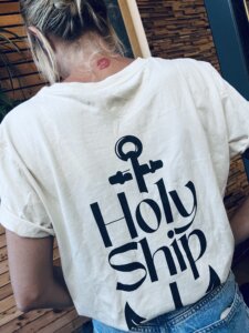 Nici Sanberg Testimonial, Nici Sandberg, Bekleidung Blogger, Influencer Bekleidung, Influencer und Blogger, Influencer Maritim, Bekleidung Influencer, Holy Ship, Clothing, Apparell, Holy Ship Shirts, Bekleidung Holy Ship, Tshirt Holy Ship, Clothing Store, Fashion Shop, Maritime Bekleidung, Fashion Shop, Fashion Store, Ship Fashion, Ship Clothing, Maritime Store Clothing, Bekleidung Store, DJ Bekleidung, Trend Bekleidung,